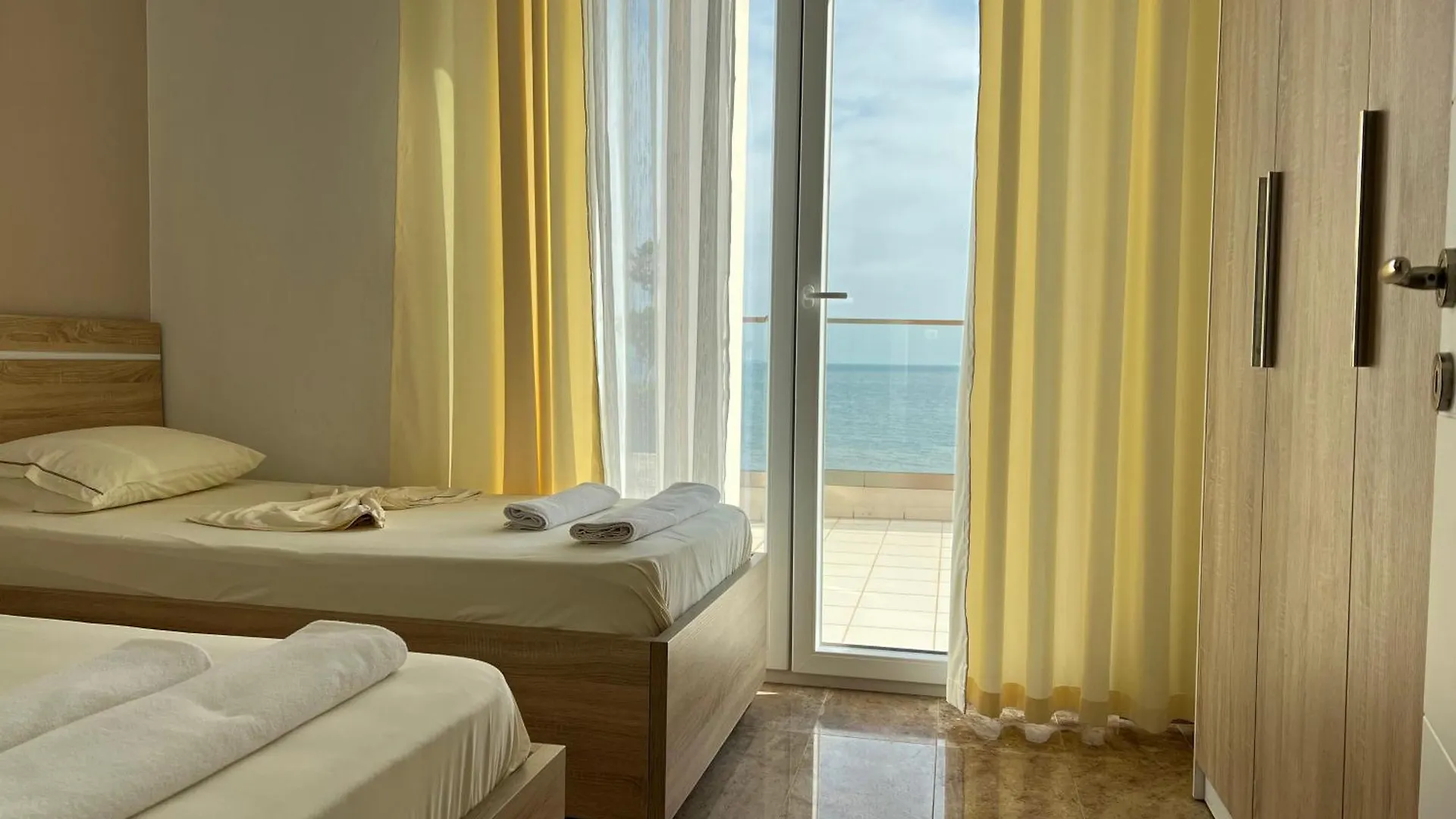 Elvin Deluxe Apartment Velipoje