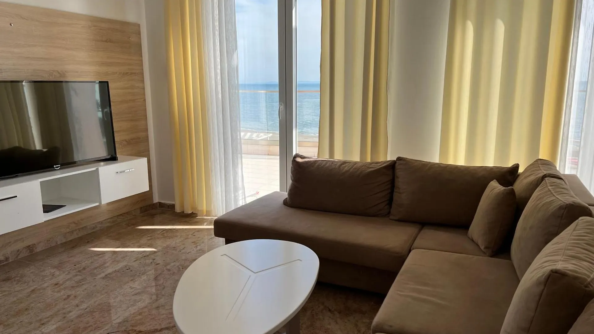 Elvin Deluxe Apartment Velipoje